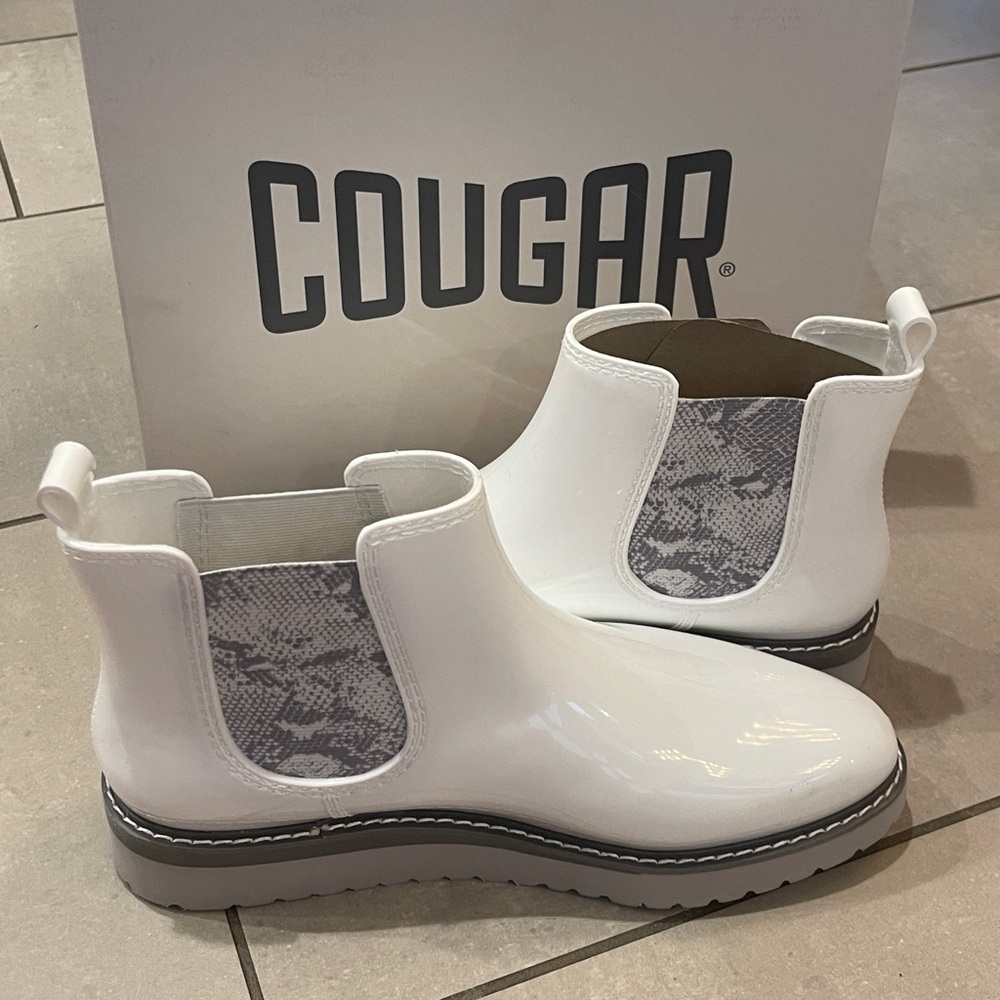 New in Box. Cougar Kensington White Rain Boots